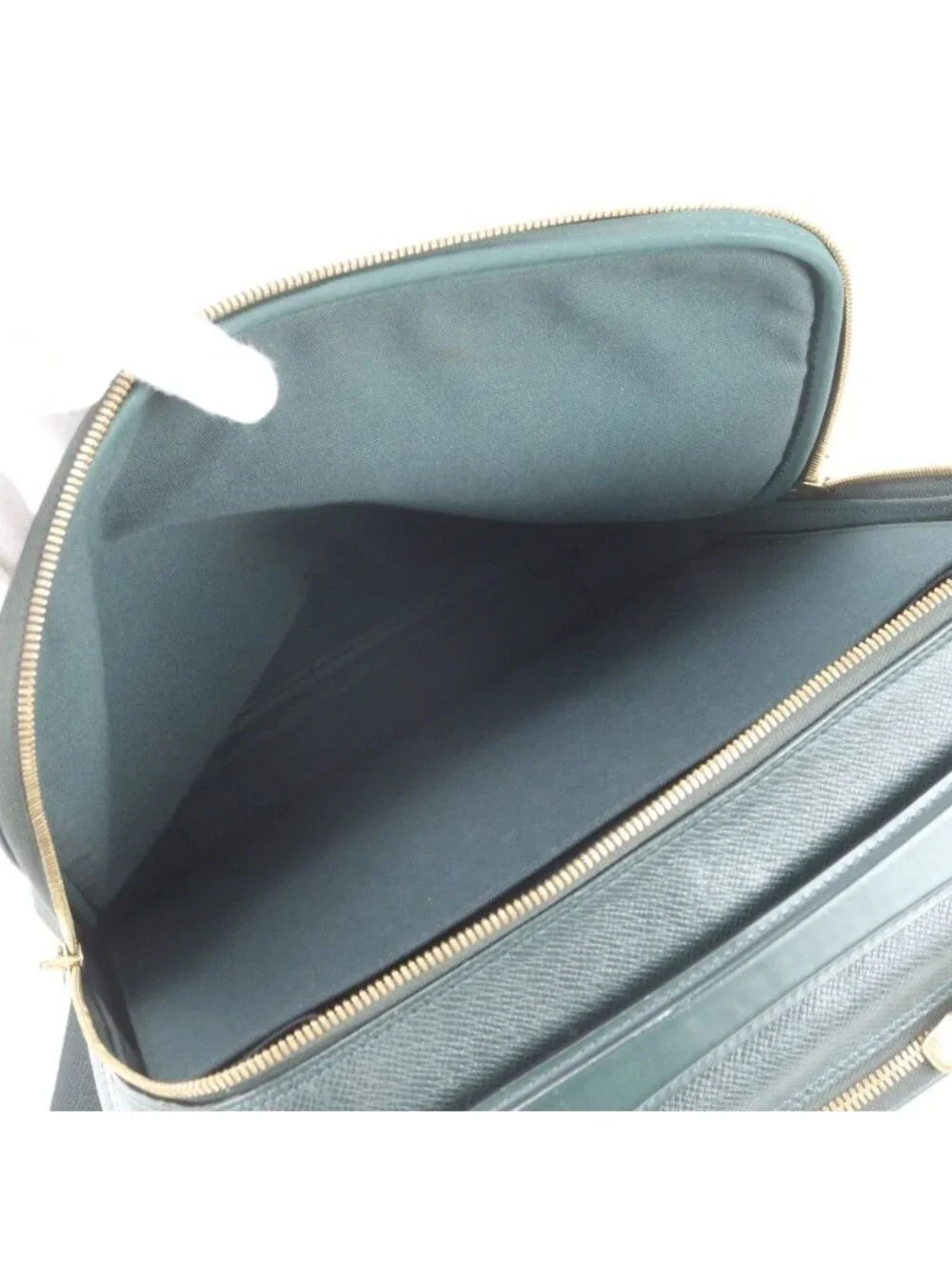 Louis Vuitton Taiga Tula Leather 2-Way Shoulder Bag Crossbody Business